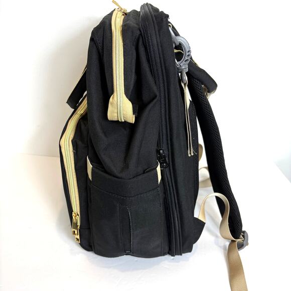 Debug- Diaper Backpack Travel Changing Station with 30L Bassinet- Black - Picture 6 of 11